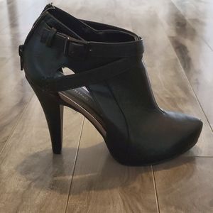 Black heeled boots